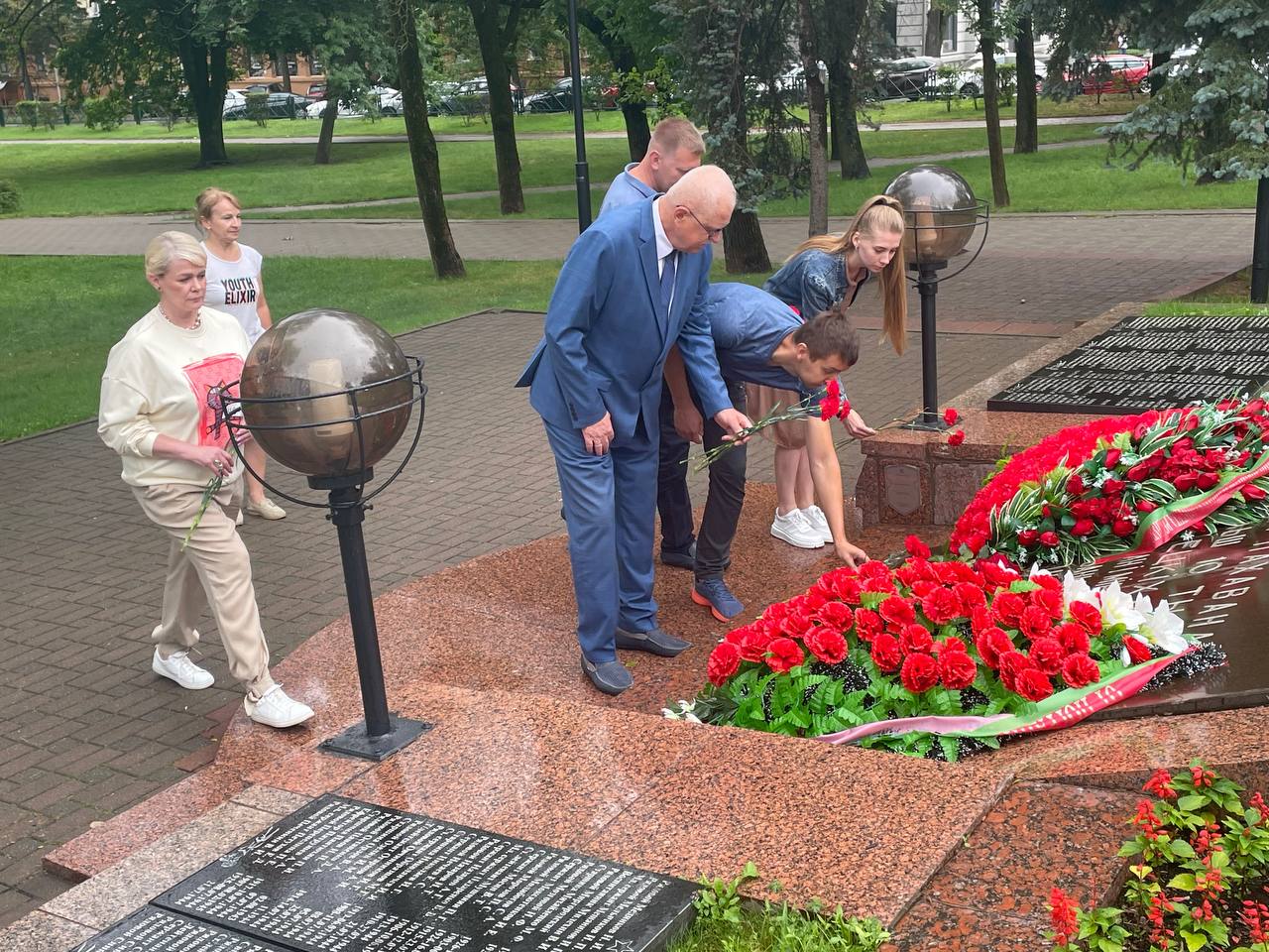 Возложение цветов