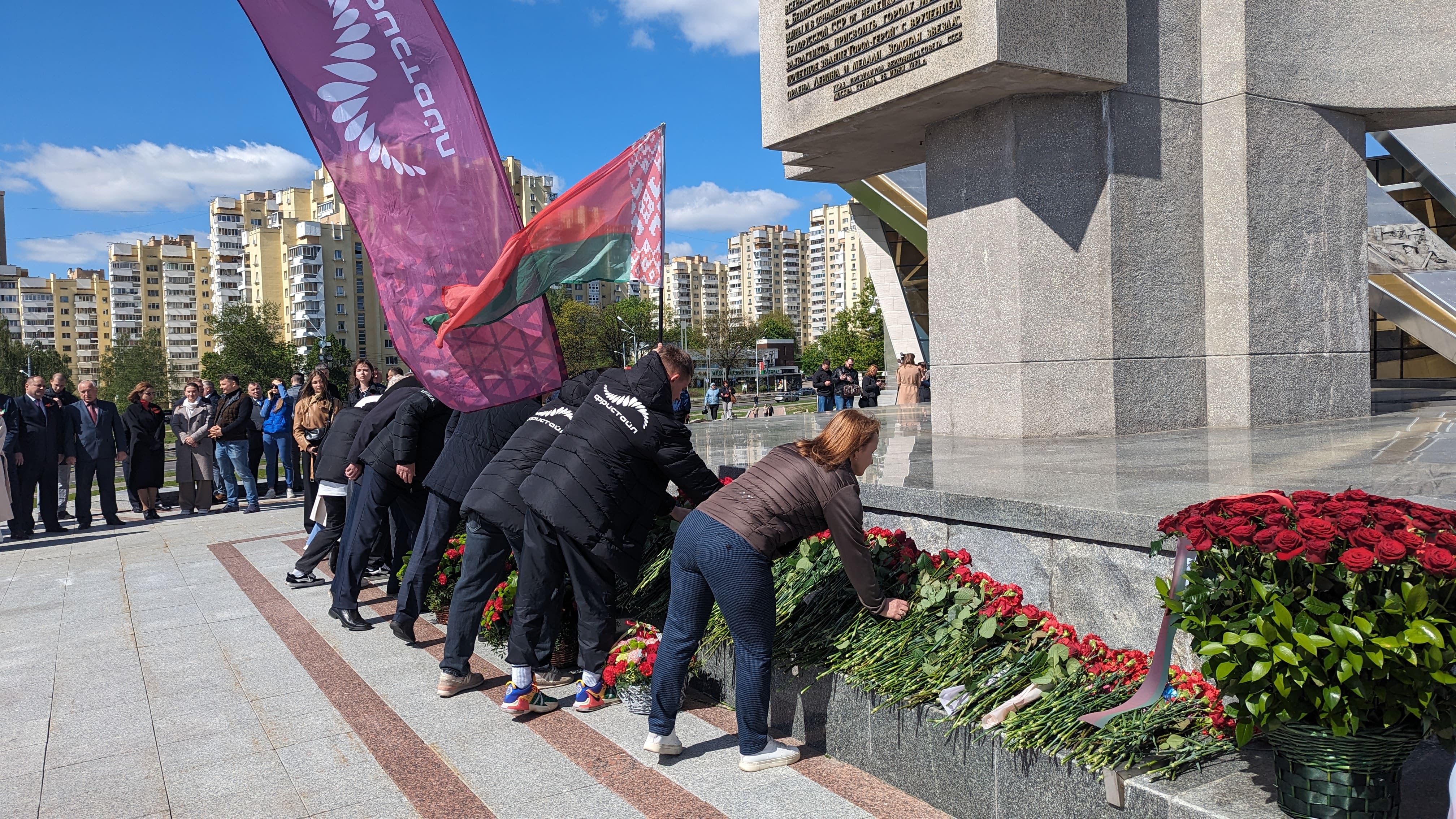 Возложение цветов в честь победы в Великой Отечественной войне